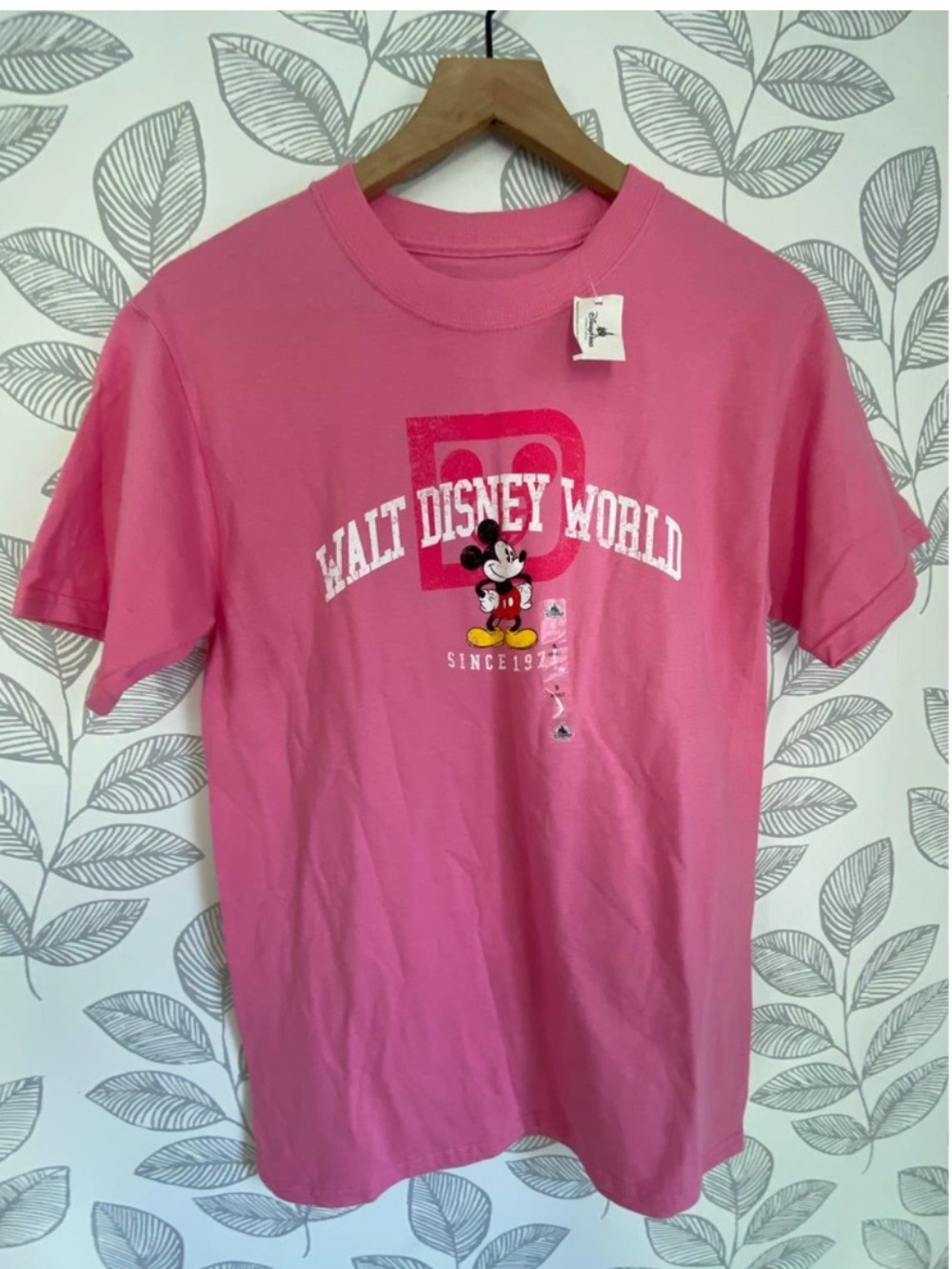 Walt Disney World Pink Graphic T-shirt, NWT, Size S